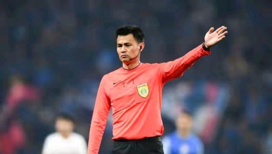 球迷质问足协！说实话的穆帅无缘最佳主帅，禁哨的李海新为啥成了金哨