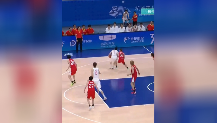 李梦霸气三分，王思雨准绝杀，中国女篮惊险战胜日本队