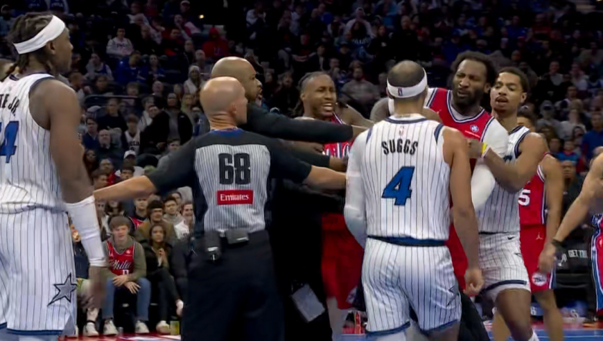 76人魔术冲突！6技犯1驱逐：庄神摆拳击架势+萨格斯离场送球衣