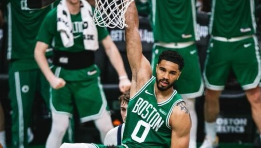 塔图姆复出比肩加内特，布朗24+7+7+锁死状元郎，绿军大胜独行侠