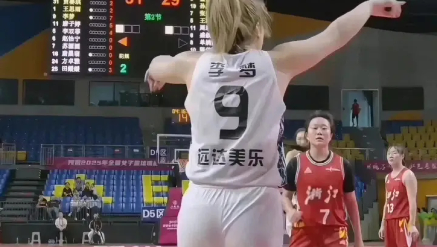 三巨头的威力！四川女篮陷入得分僵局不要慌！李梦王思雨韩旭登场