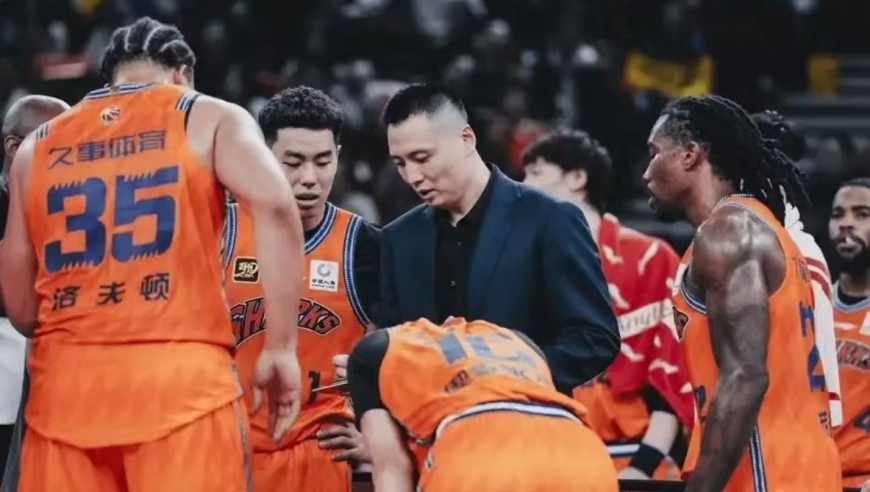 上海男篮财大气粗！300万美元报价臂展2米39内线魔兽，NBA场均6.8分5.4篮板