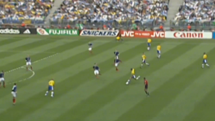 体坛记忆｜19岁外星人世界杯首秀，桑巴军团揭幕战死里逃生