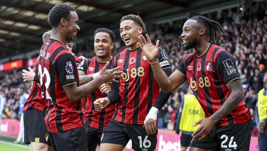一场2-0诞生英超最大黑马，夏窗后防被挖空，如今力压利物浦、曼城排第二