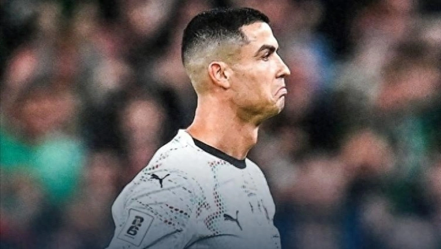 40岁C罗为老不尊 吐口水+肘击遭直红 葡萄牙0-2输球无缘提前晋级