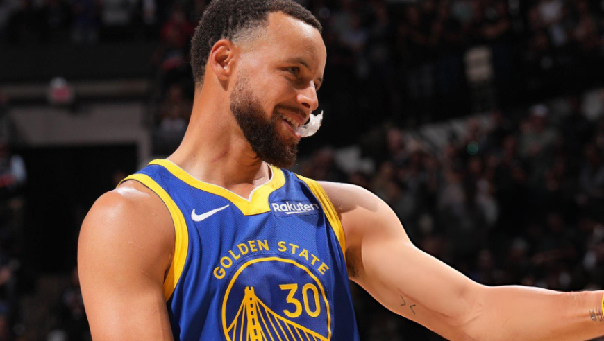 库里狂轰49分+9三分！两战合砍95分太猛 追平乔丹历史第一神迹