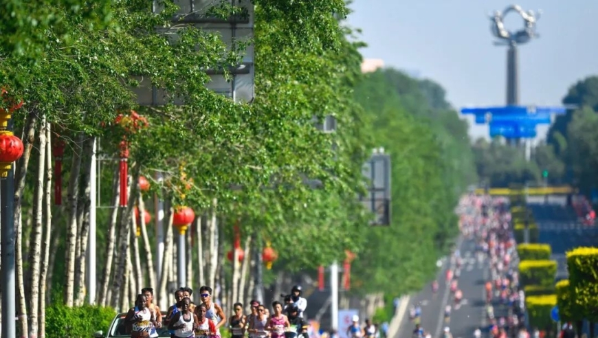 10年10亿彪马续约曼城，美资接手中资西班牙人 | 速报