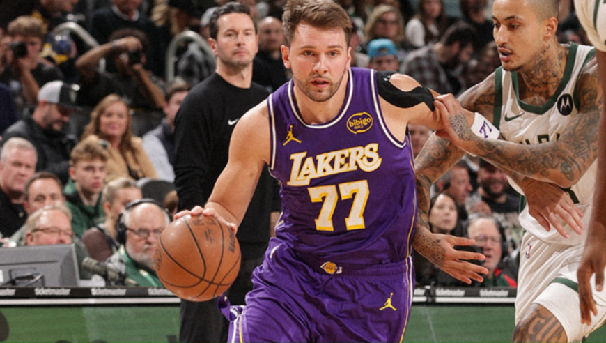 巨大差异！雷迪克“换1人”收奇效，里弗斯固执用1人难卸责