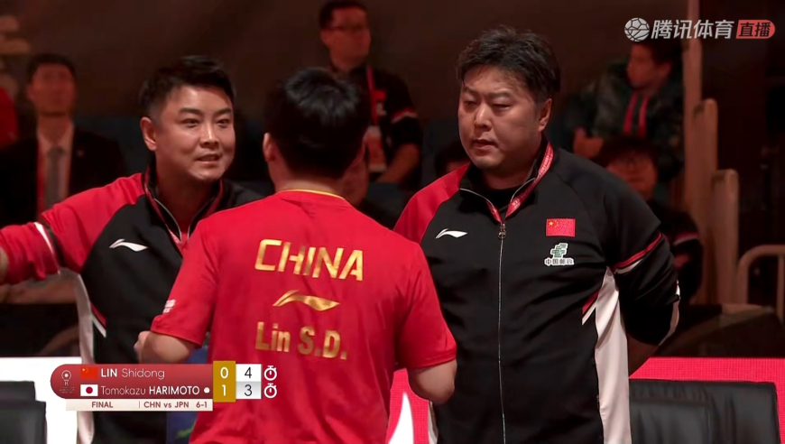 思路清晰！林诗栋遭张本智和打停 来听听王皓对弟子的细节指导