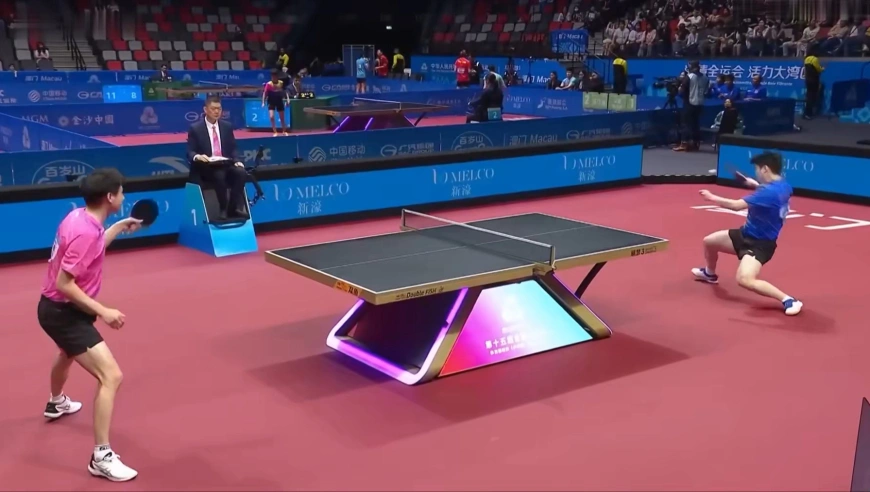 樊振东全运会首秀，身体状态好，这也能发力！周雨暂停时坦言“赢一局都难”（2）