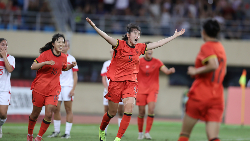 压制！中国U20女足下半场再轰两球8球领先黎巴嫩，球迷玩起人浪