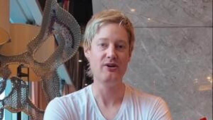 尼尔-罗伯逊已成为中国香港居民，和家人都已拿到中国香港身份证