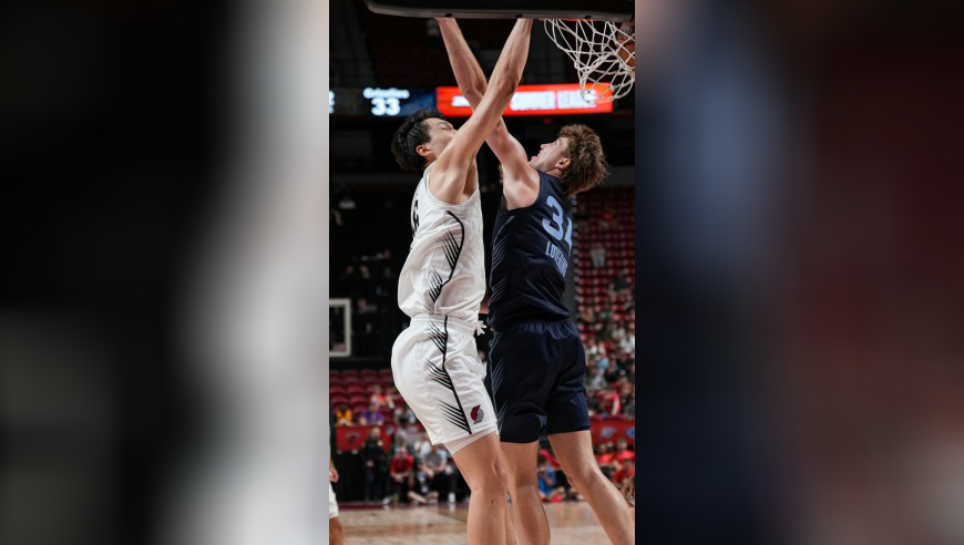 86-96！杨瀚森轰10+5+3，隔扣太惊艳，遭遇开拓者生涯首败