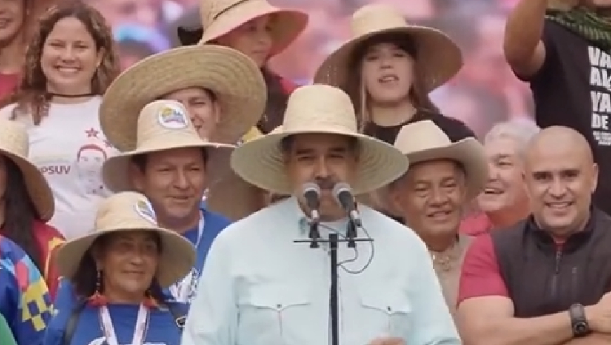 接着奏乐接着舞？马杜罗集会现场高歌热舞喊话美国民众：要和平不要战争