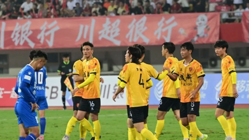 一场比赛可以只踢65分钟，现场却没人骂假球，这就是川超的“松弛感”