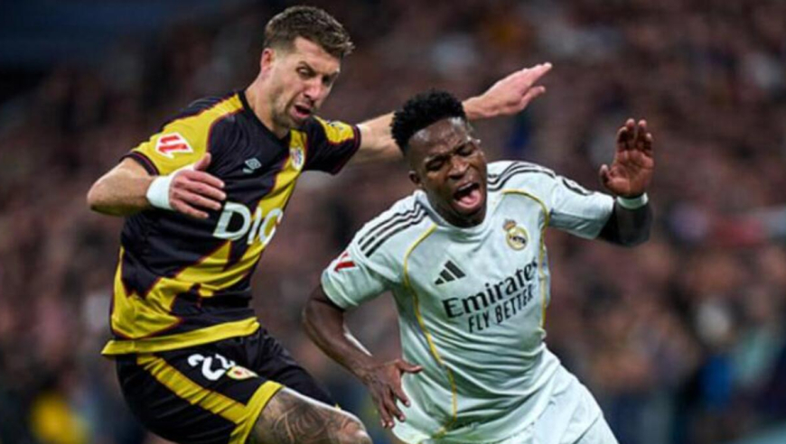 西甲-皇马2-1绝杀九人巴列卡诺，姆巴佩读秒点射，维尼修斯破荒