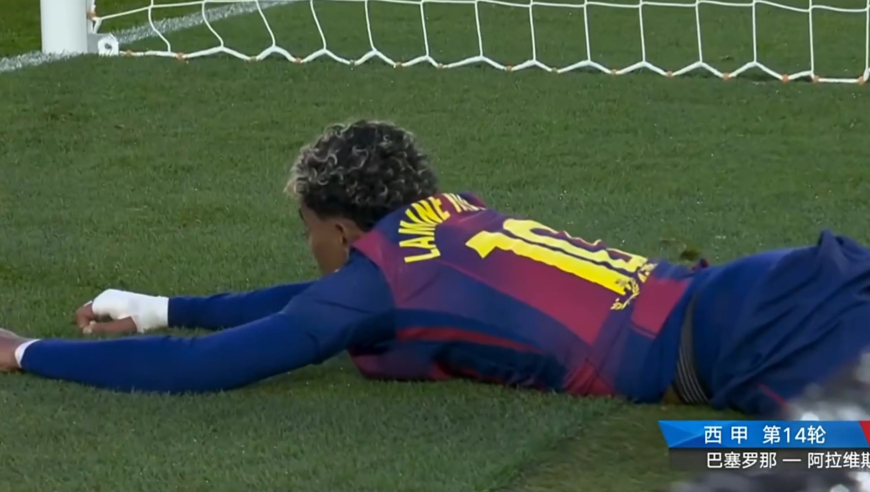 想秀！巴萨前场反抢亚马尔获大单刀，不射门非过门将没角度打立柱遭球迷诟病
