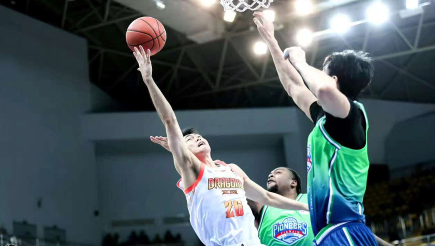 未来巨星！庞峥麟34+6 生涯新高全程 关键时刻一传一射杀死比赛