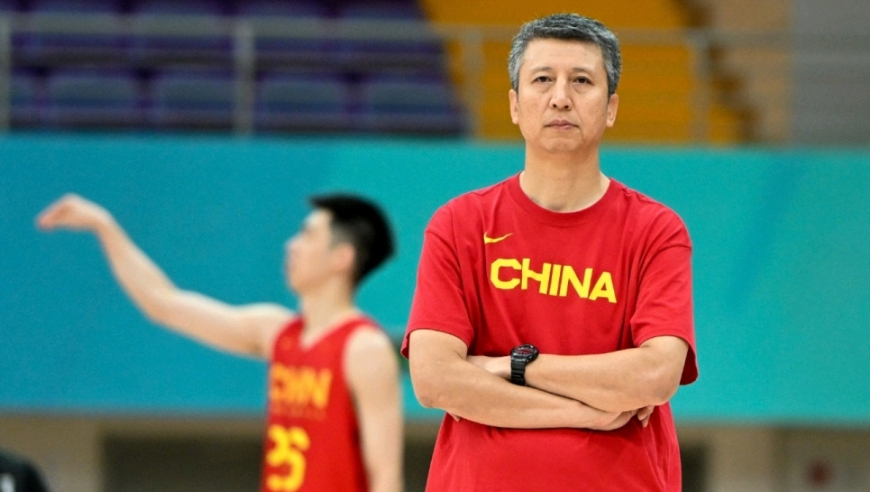 不骂中国男篮该骂谁呢？杨毅：女篮大好形势丢冠 网友们转骂宫鲁鸣了