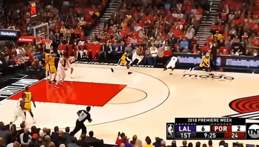 回顾詹姆斯湖人时期那些标志性动作时刻