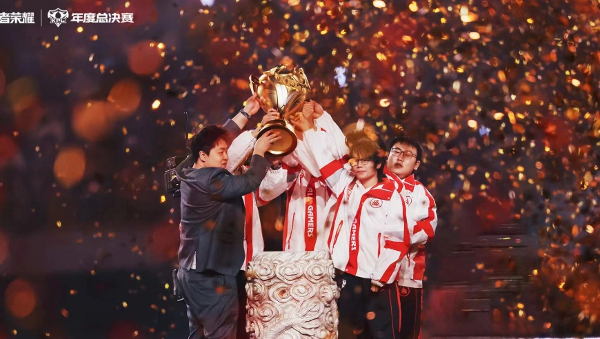 2000万奖金！超六万人“鸟巢”见证传奇六连冠 成都AG超玩会成功蝉联2025KPL年度总决赛冠