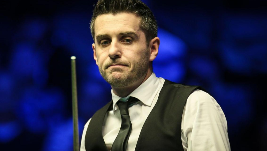 斯诺克冠军降维打击！塞尔比中式八球狂秀操作，轻松炸清征服全场｜体坛记忆