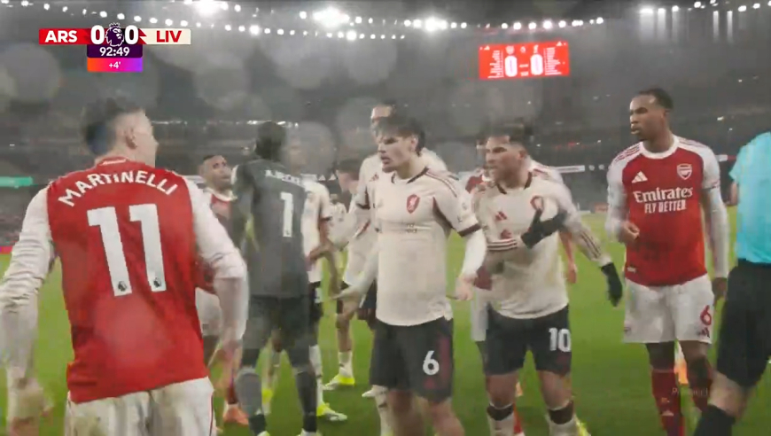 太火爆！慢镜还原阿森纳利物浦激烈冲突