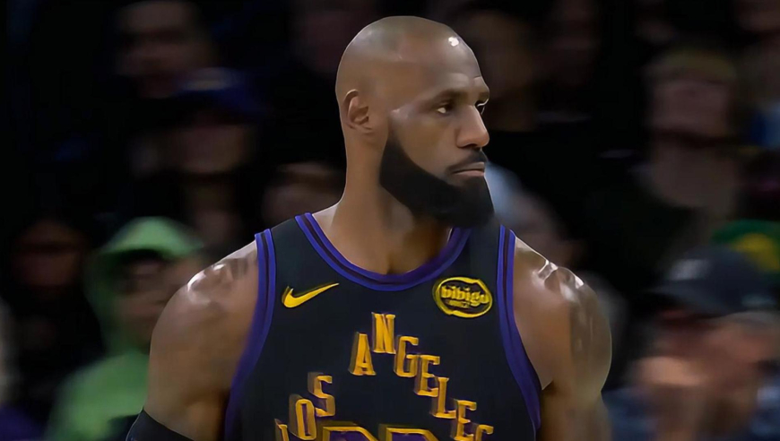 对轰！詹姆斯连送三分+封盖 湖人活塞仅90秒时间就对轰14分