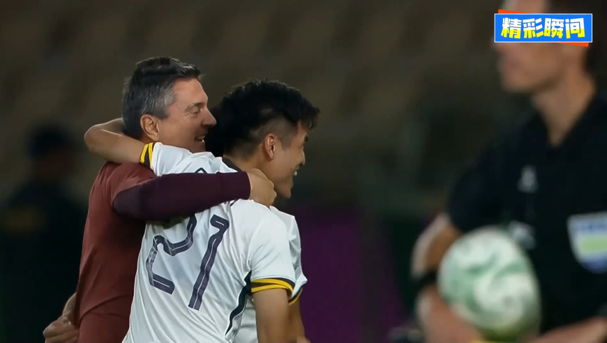 中国男足3-0晋级决赛进球合集：彭啸头球首开记录 对手崩溃流泪