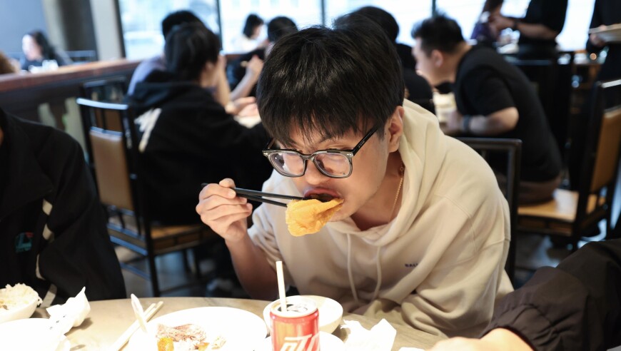 备战启点赛，BLG分享队伍的休息间隙：品鉴广州美食