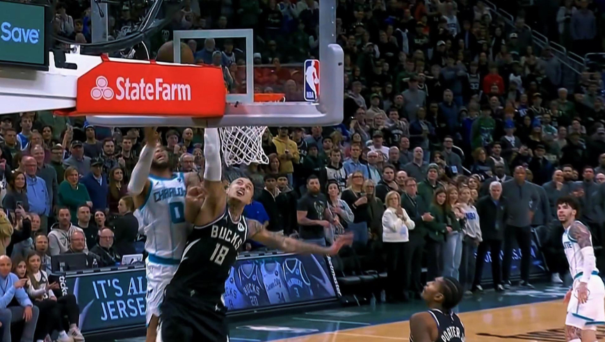 神反转！雄鹿库兹马关键时刻命中三分 随后被对手打2+1反超