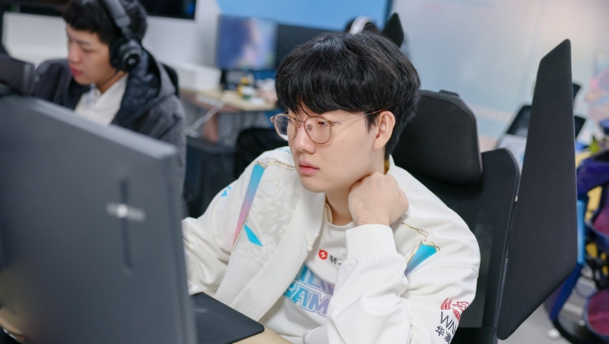 BLG又被0-2了！不敌JDG，苦吞德杯第二败！HongQ猛如战神