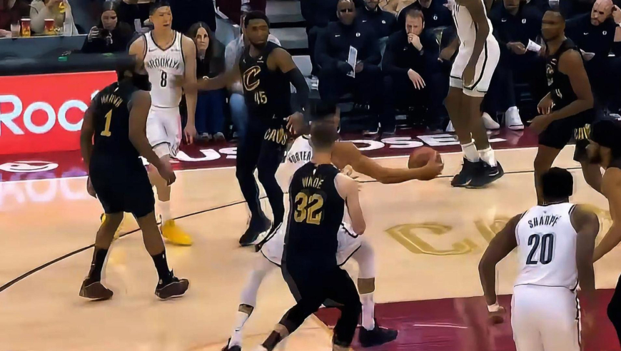 离谱！骑士罚球+哈登助攻韦德命中三分 篮网开场41秒就被打到暂停