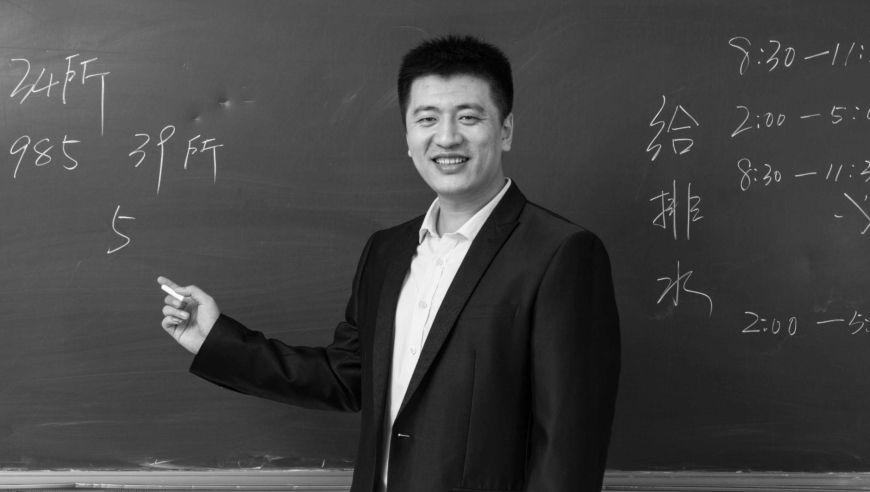 张雪峰生前对话管泽元：为什么14亿中国人找不出11个会踢球的