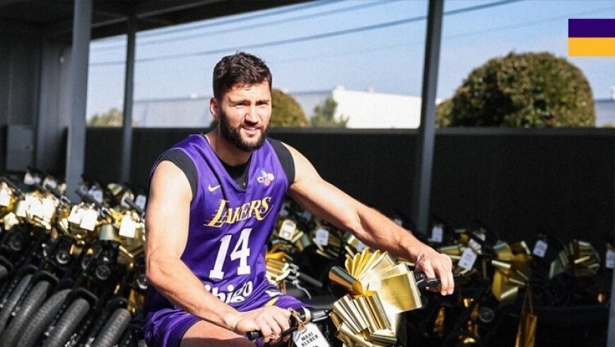 谢谢你圣诞卢卡，东契奇送了湖人全队上下100多辆电动自行车