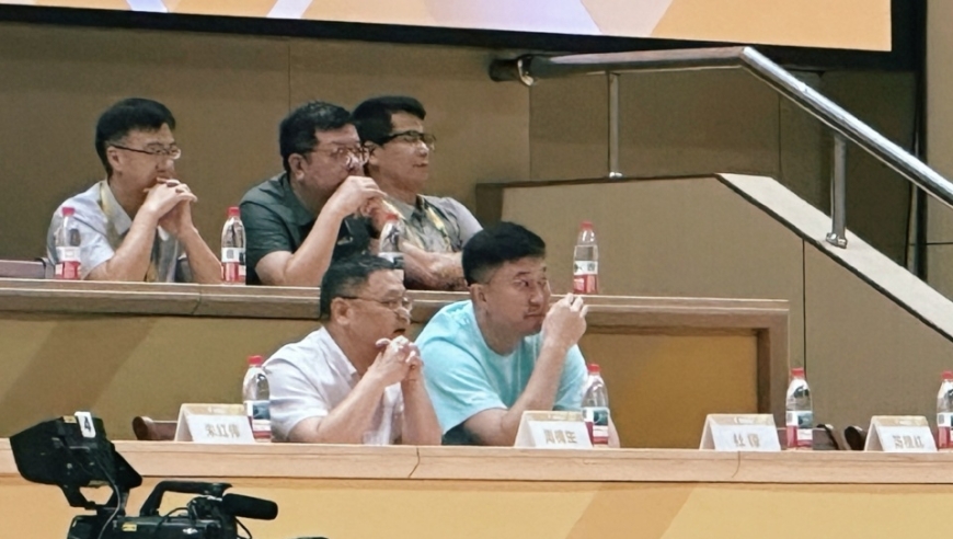 28分！广东女篮登顶亚洲，郑薇用兵如神，杜锋现场督战，球迷喊话宫鲁鸣