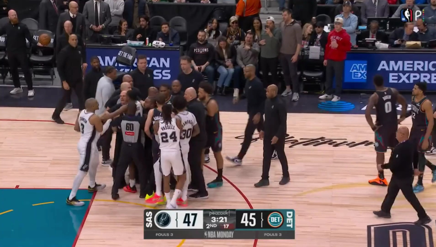 马刺活塞冲突完整版！坎宁安推倒卡斯尔引不满 凯尔登+杜伦互骂吃T！