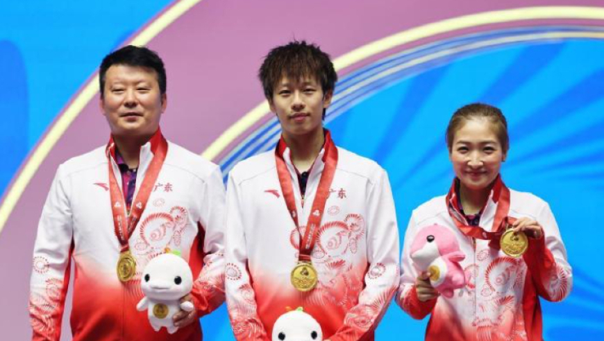 混双颁奖礼：刘诗雯笑容灿烂，陈垣宇蒯曼失落，大迪动作太有趣了