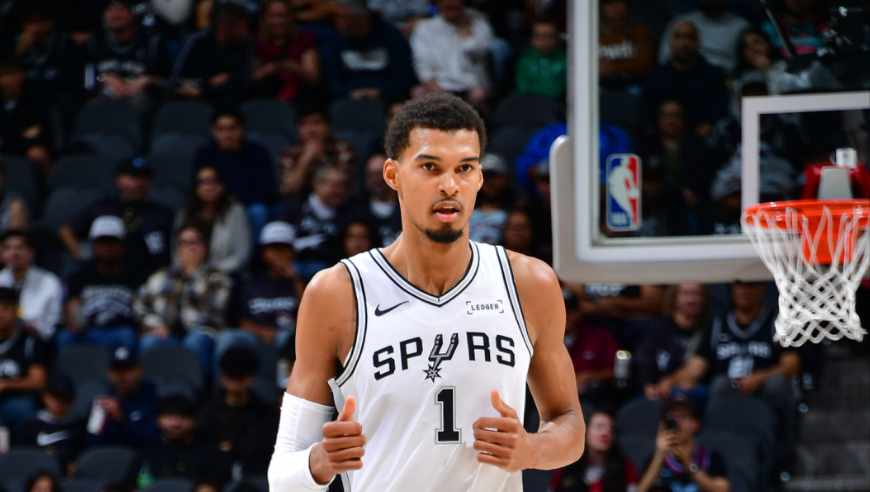 Top时刻 | 文班开赛十佳球：恐怖大风车暴扣+360度上篮