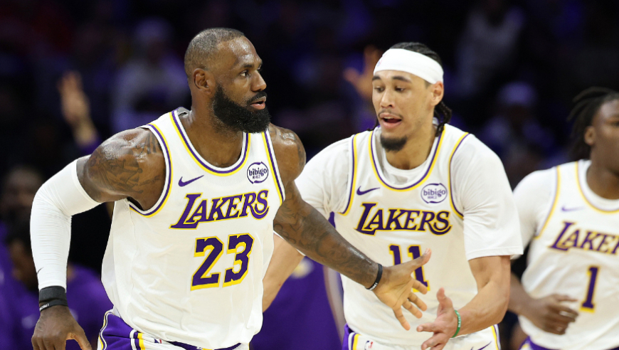 湖人76人末节决胜时刻：76人疯狂反扑 詹姆斯连轰10分+抢断定胜局