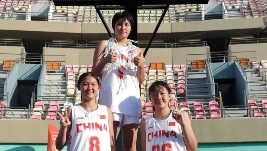 轰29+13+7！中国女篮又一15岁1米90新星崛起冲连冠：全能战士真猛