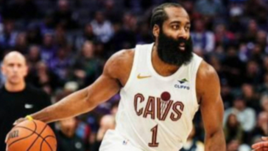 哈登本赛季命中140记三分，那库里、杜兰特、詹姆斯呢？