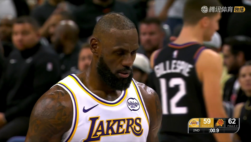 这就是经验！詹姆斯被狄龙打头犯规后 第二罚不中极限再造两罚