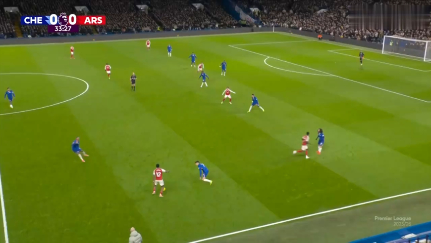 火爆！凯塞多梅里诺争吵+暴力蹬踏对方脚踝染红，切尔西阿森纳爆发冲突