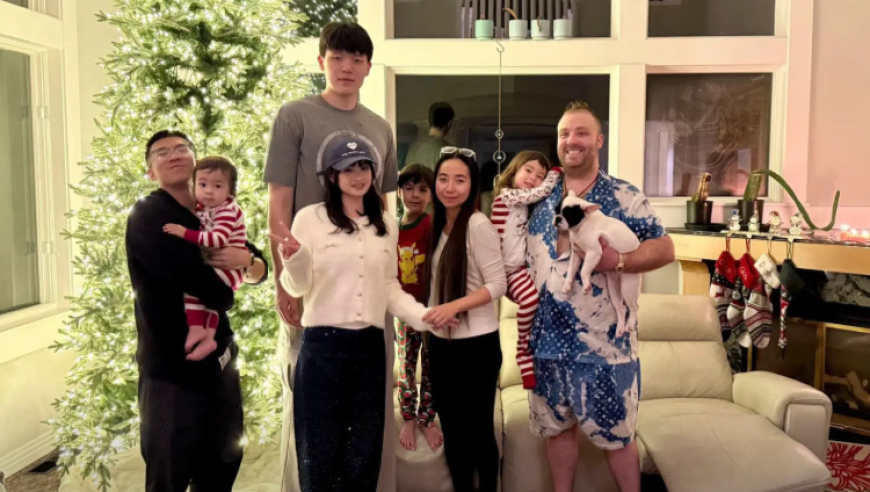 杨瀚森与女友再次同框！去华人家中做客 12月初或再赴发展联盟练级