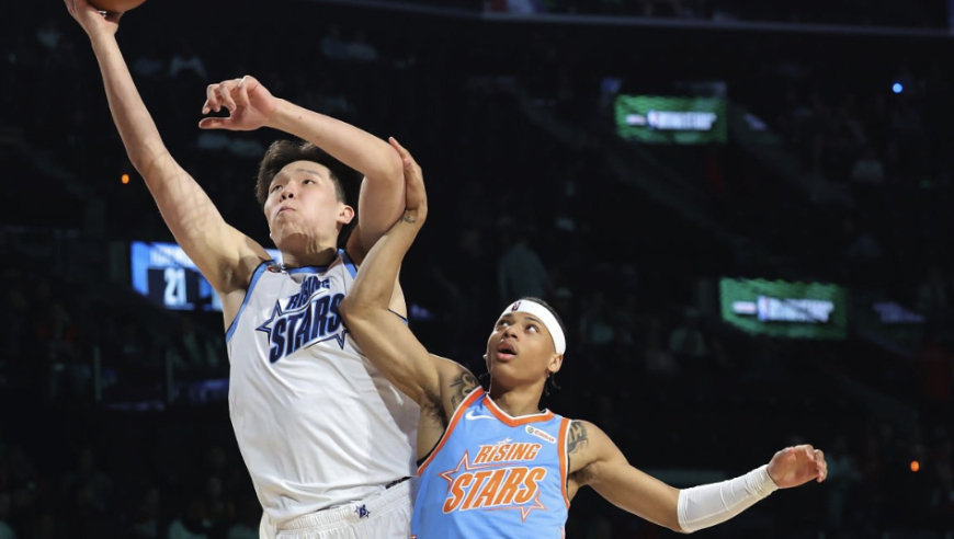 杨瀚森闪耀全明星新秀赛！5中4得到10分2篮板 单挑晃开克林根秀翻全场