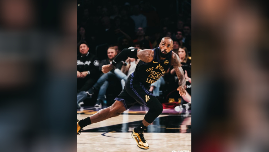 这身材绝了！40岁詹姆斯赤膊出镜大秀腹肌 边唱边跳舞太嗨了