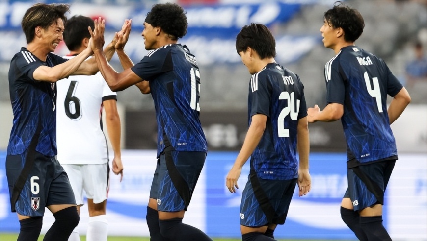 东亚杯日本VS国足首发浮现：19岁门将坐镇，相马勇纪领衔前场，三叉戟冲锋