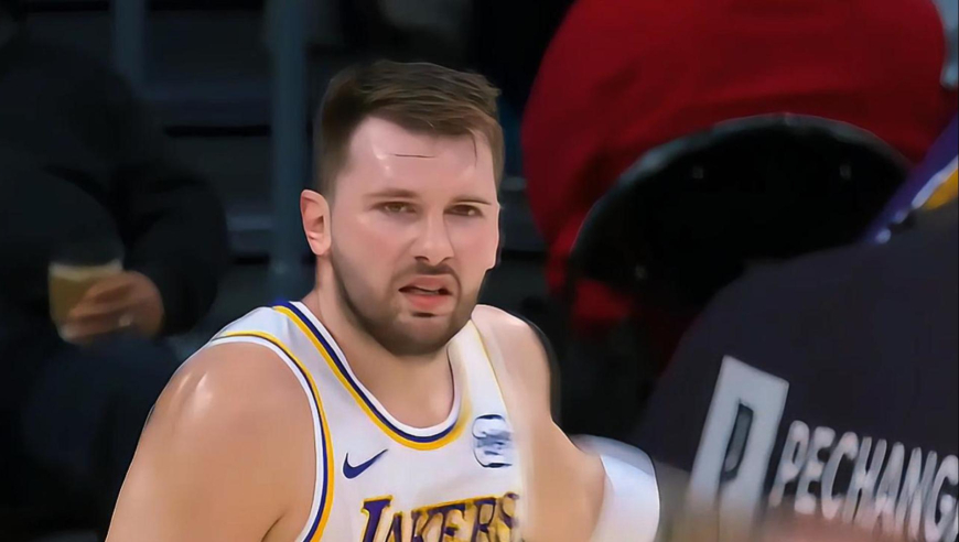 不鸣则已一鸣惊人！东契奇突然爆发连轰10分包揽湖人全部得分