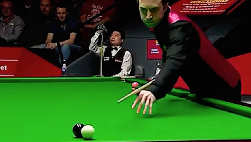 丁俊晖最艰难的一局，两颗球连鞭三杆，做球堪比计算机｜体坛记忆